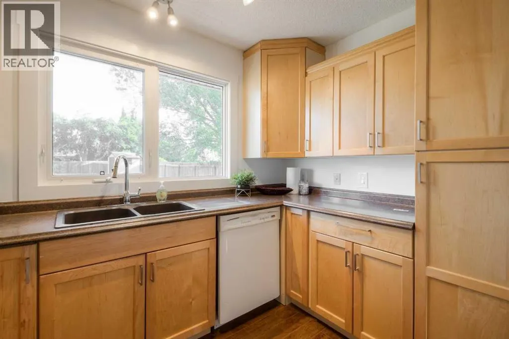 946 Columbia Boulevard W
