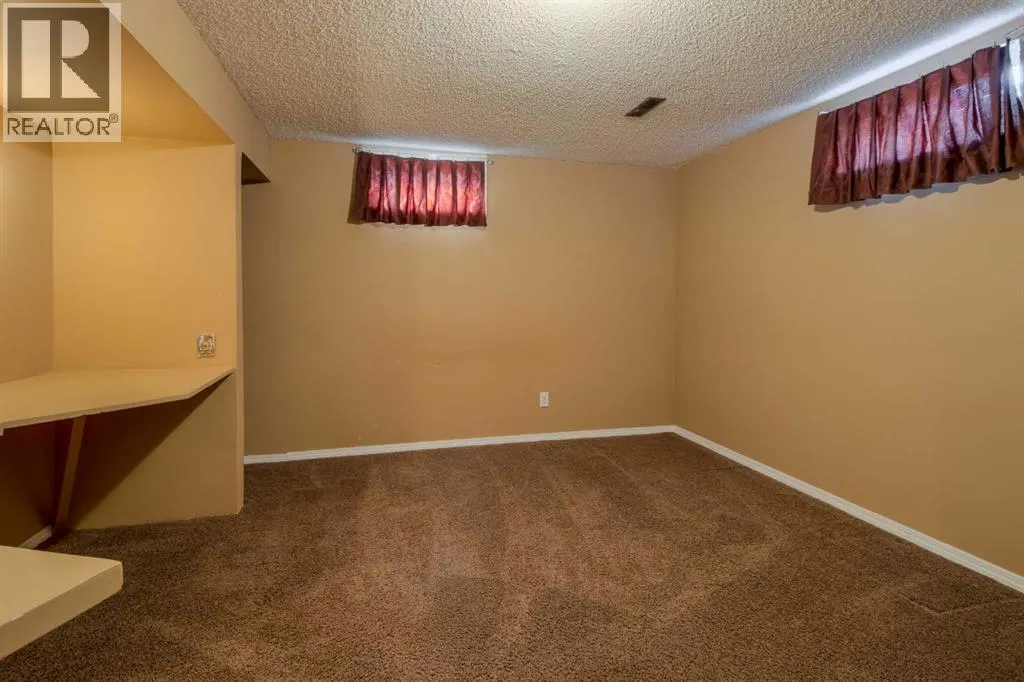 946 Columbia Boulevard W