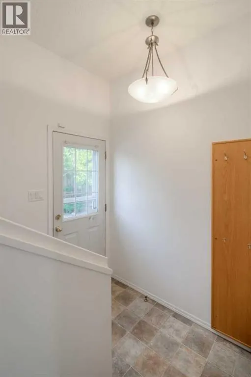 946 Columbia Boulevard W