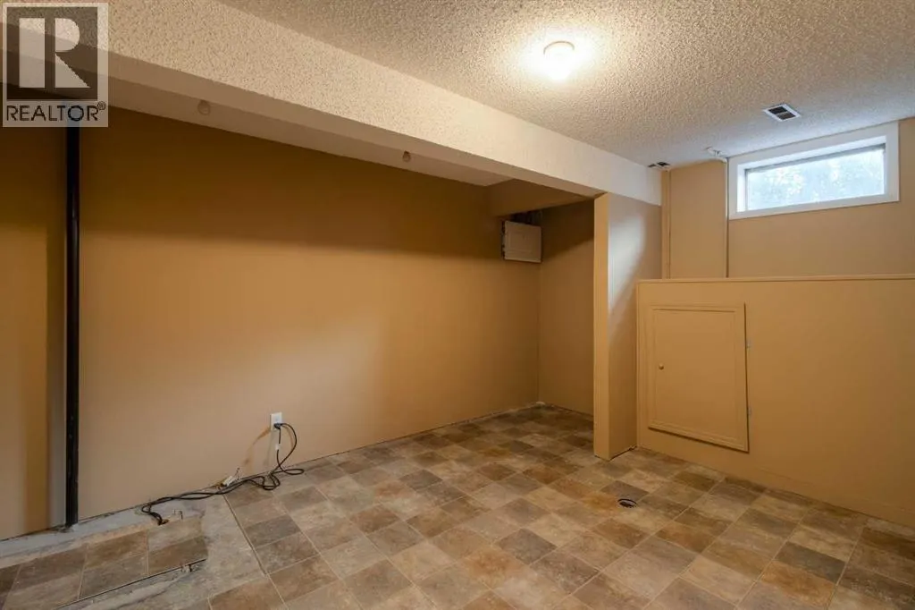 946 Columbia Boulevard W