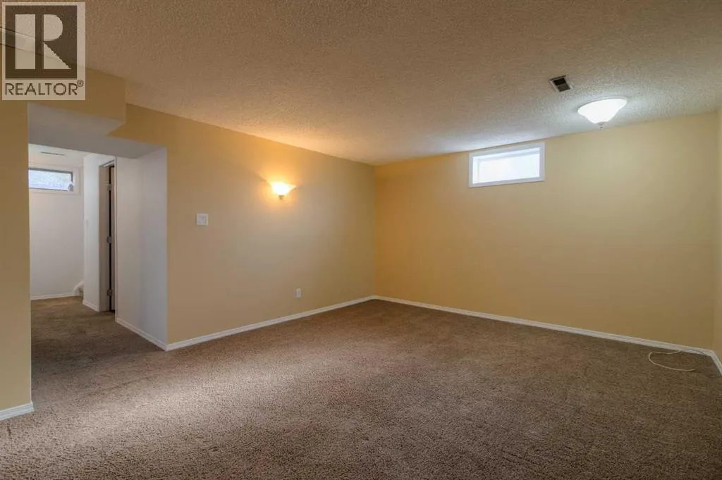 946 Columbia Boulevard W