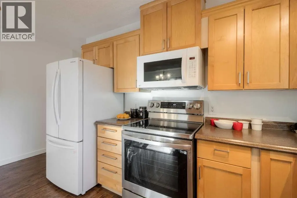 946 Columbia Boulevard W