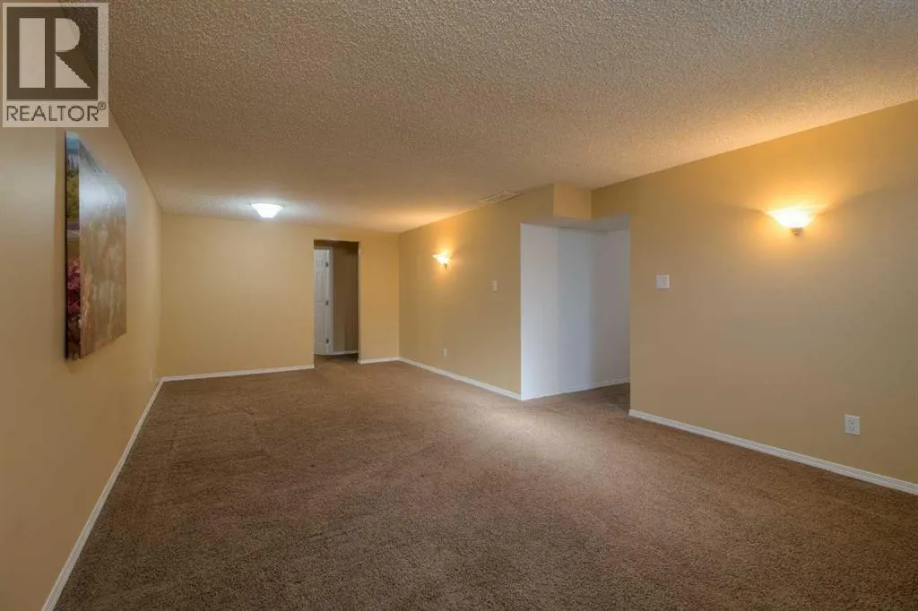 946 Columbia Boulevard W