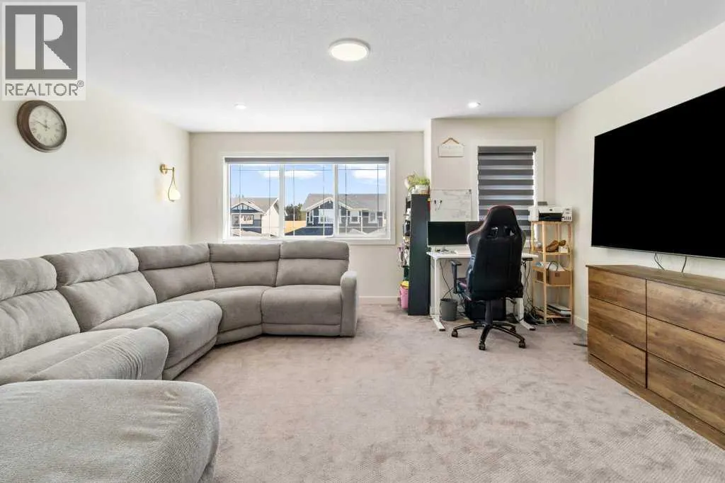 30 Thayer Close