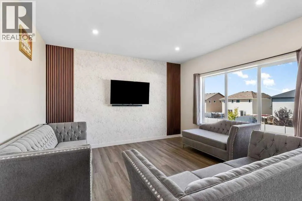 30 Thayer Close