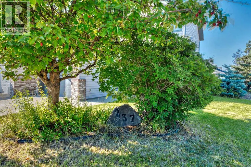 237 Willowbrook Close NW