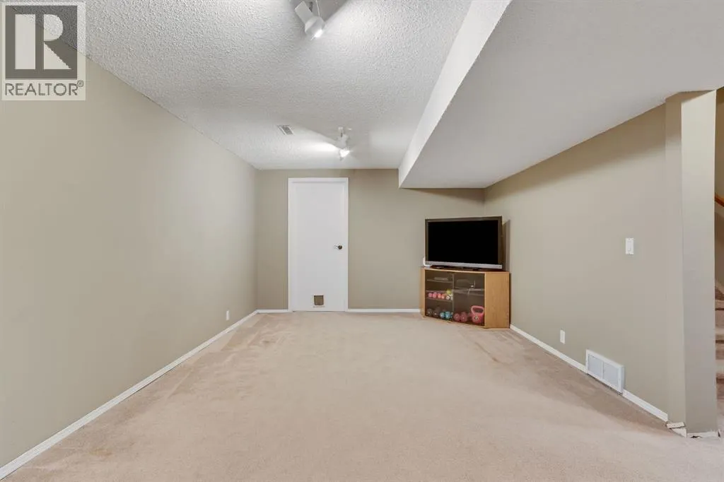 212 Mckerrell Way SE