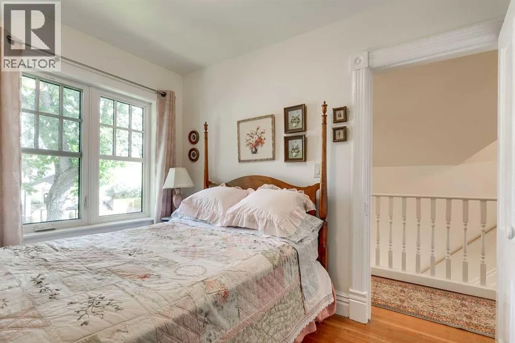 61 Elma Street W