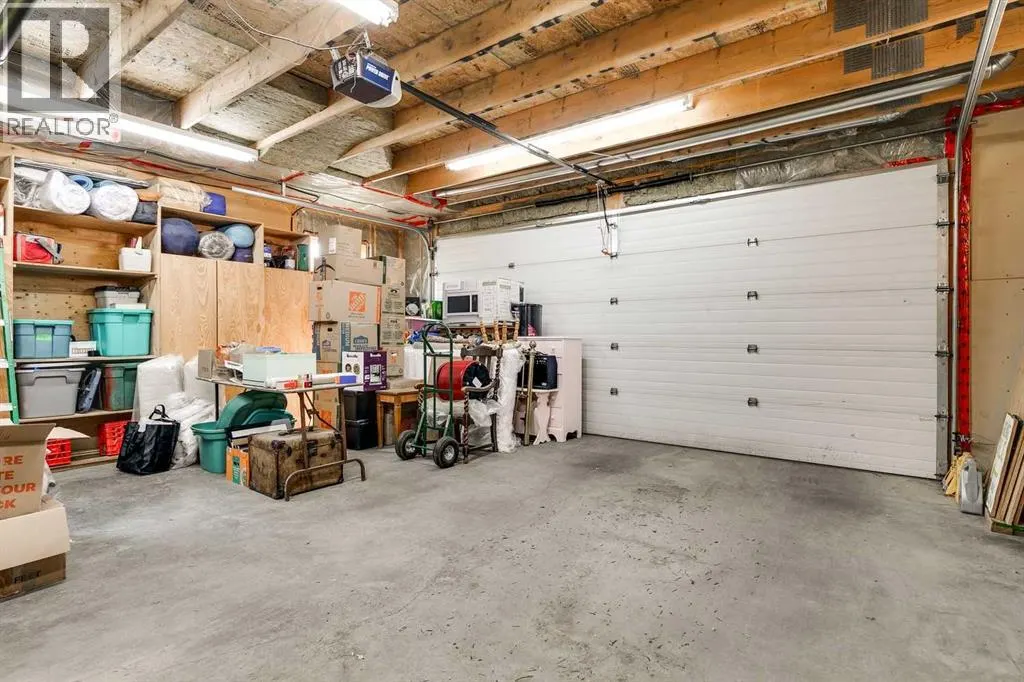 61 Elma Street W