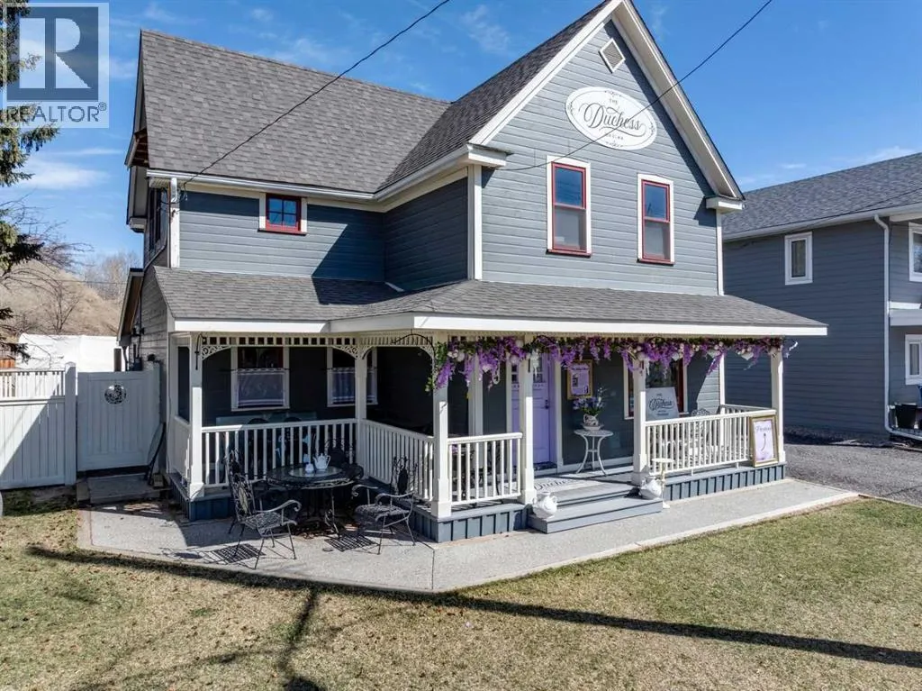 61 Elma Street W