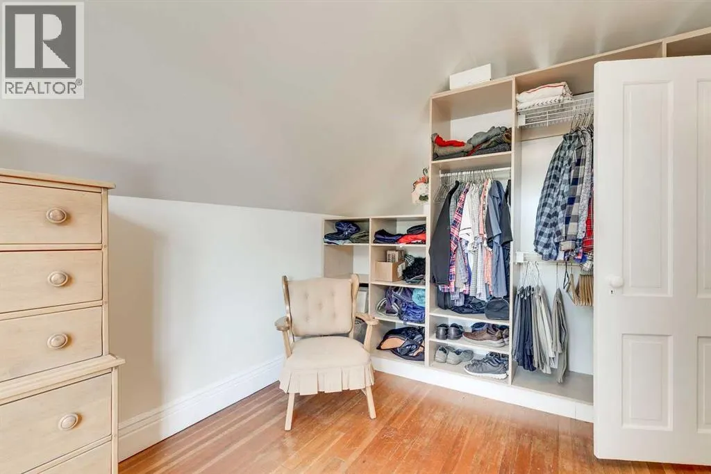 61 Elma Street W