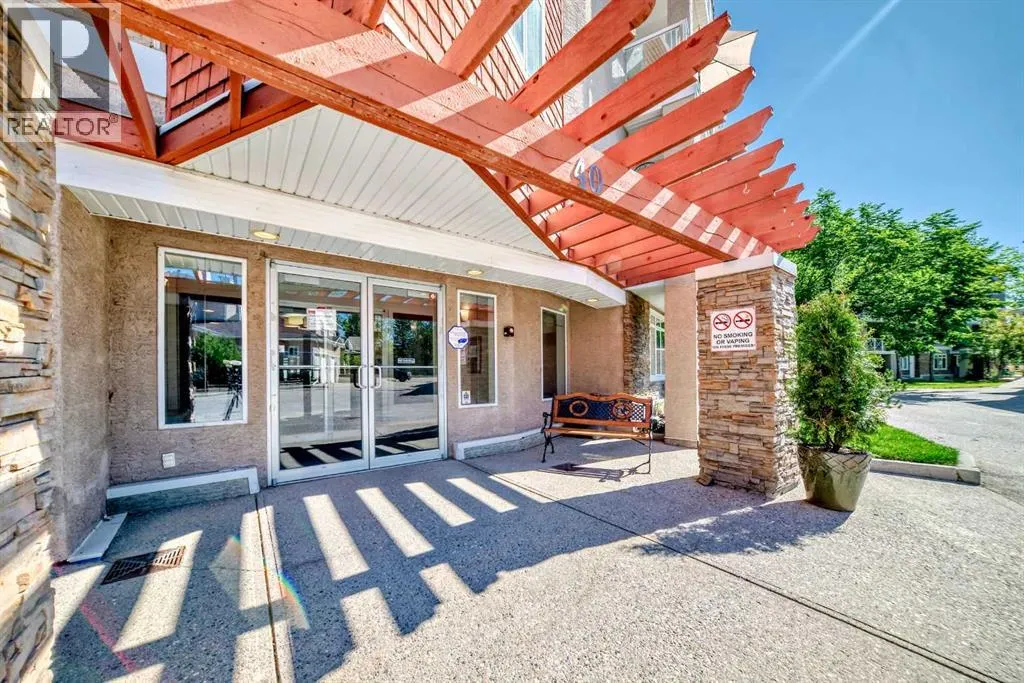 303, 40 Parkridge View SE
