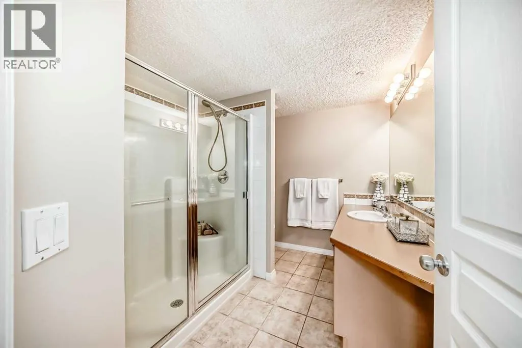 303, 40 Parkridge View SE