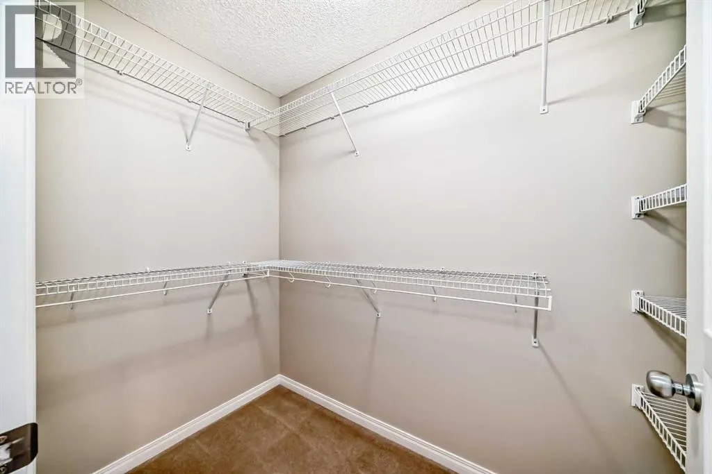 303, 40 Parkridge View SE