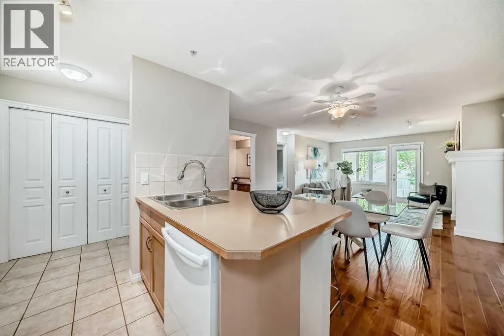 303, 40 Parkridge View SE