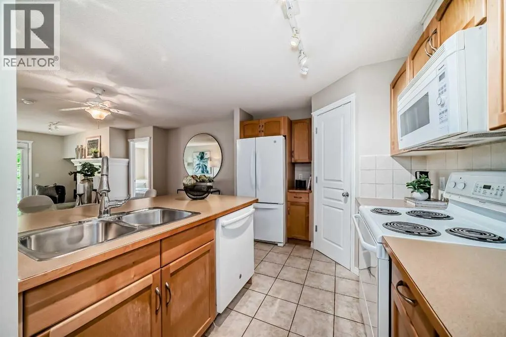 303, 40 Parkridge View SE