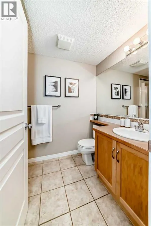 303, 40 Parkridge View SE