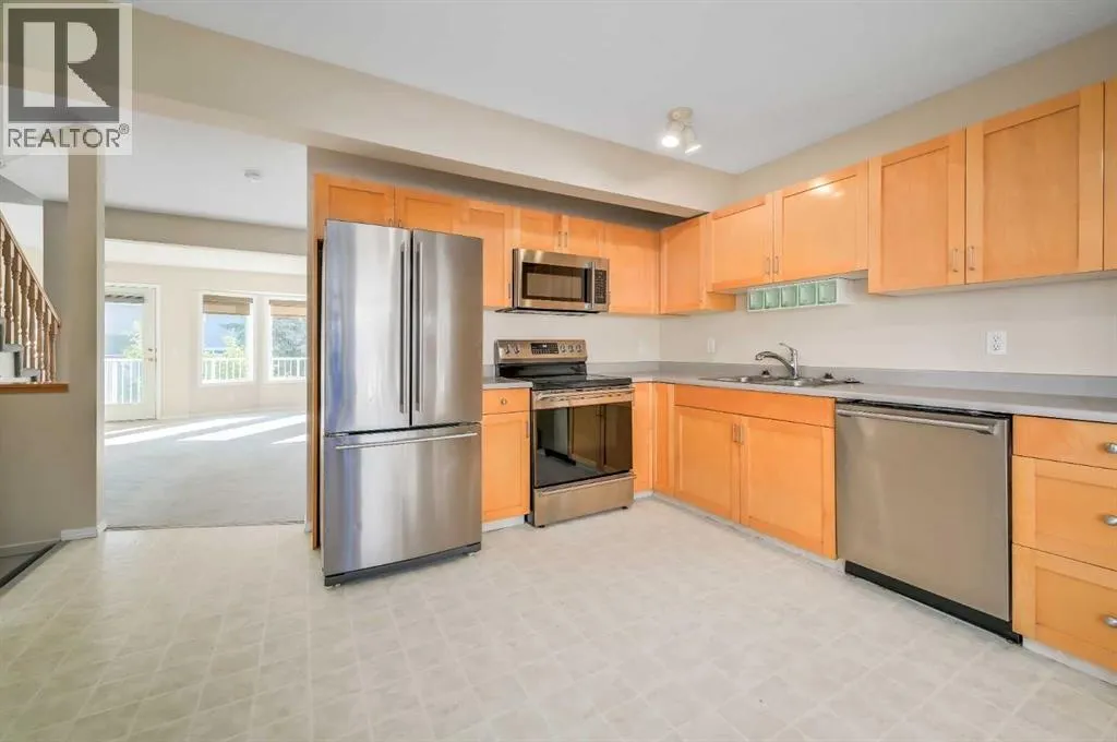 677 Regal Park NE