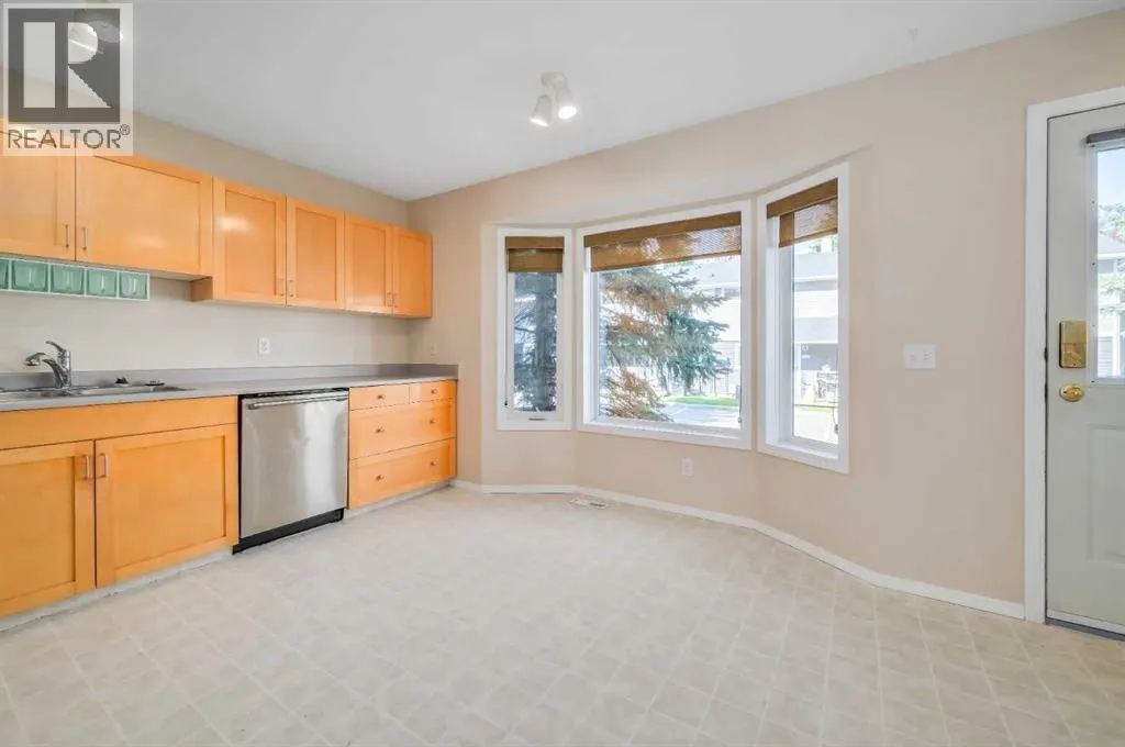 677 Regal Park NE