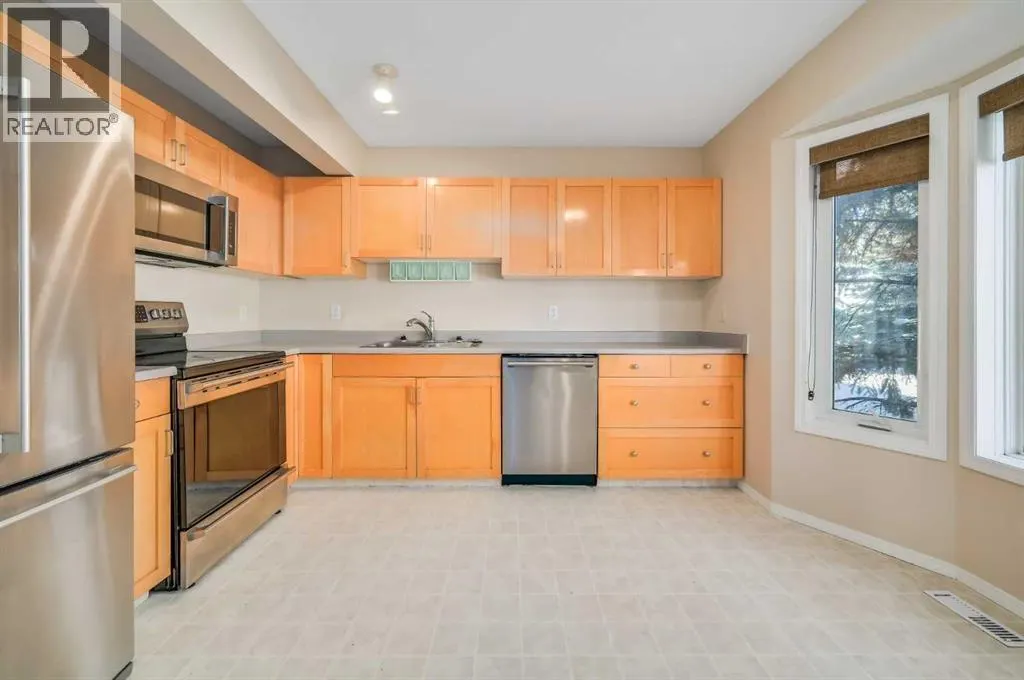 677 Regal Park NE
