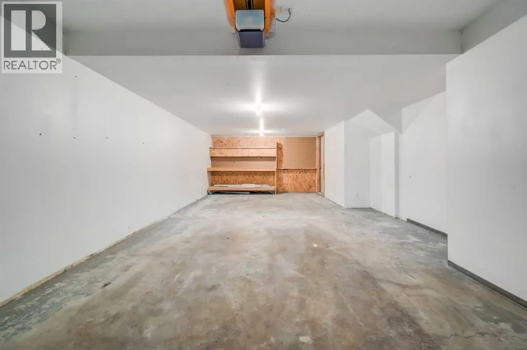 677 Regal Park NE