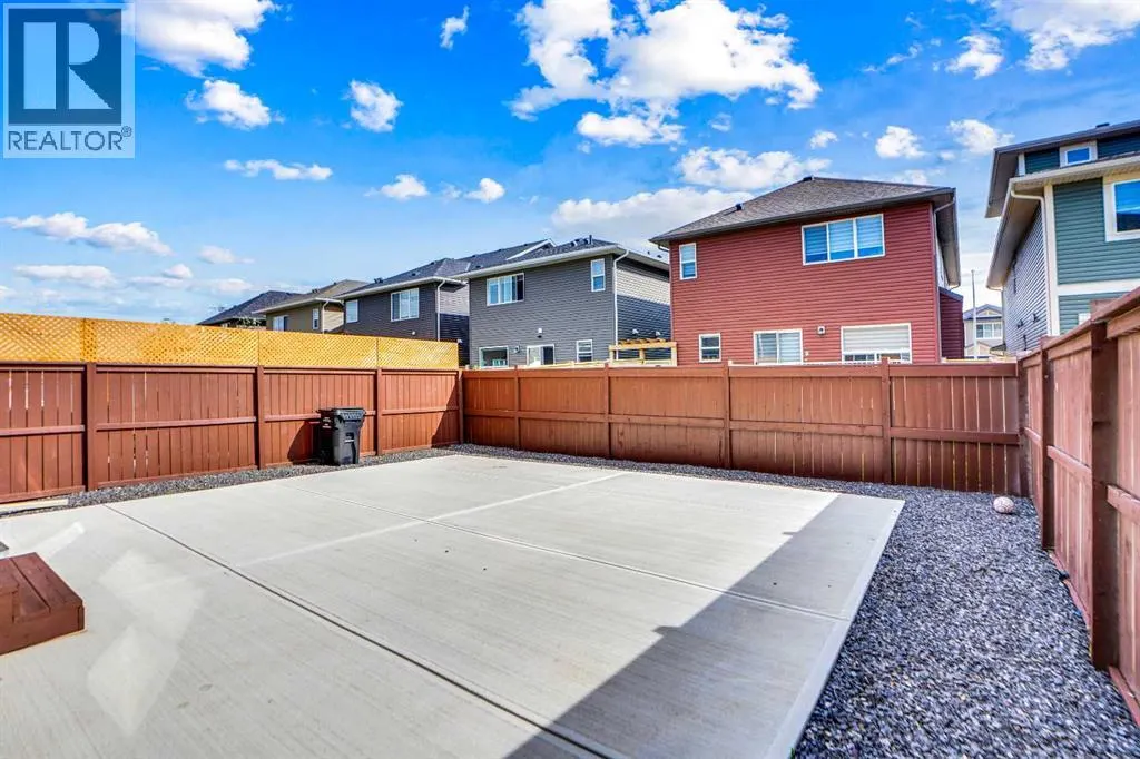 120 Saddlestone Grove NE