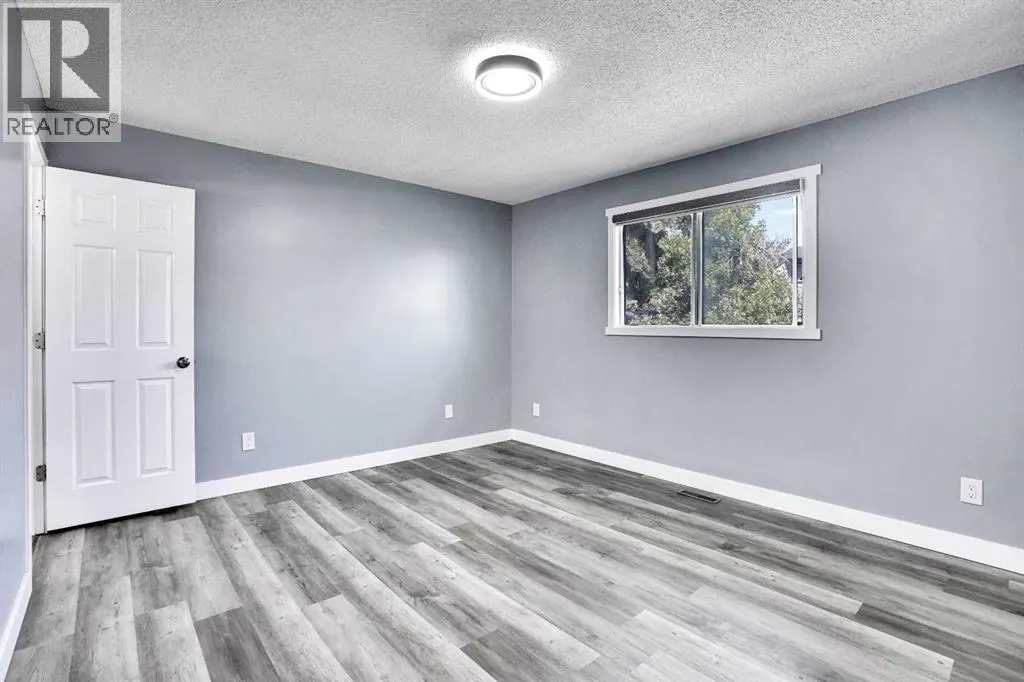 35 Castlefall Grove NE