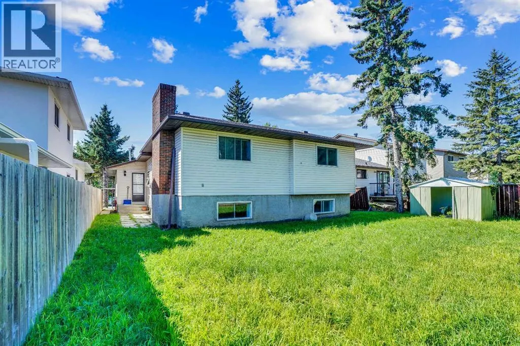 35 Castlefall Grove NE