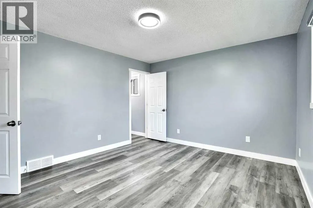 35 Castlefall Grove NE