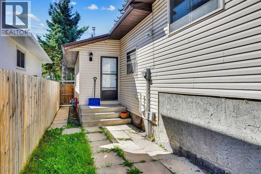 35 Castlefall Grove NE