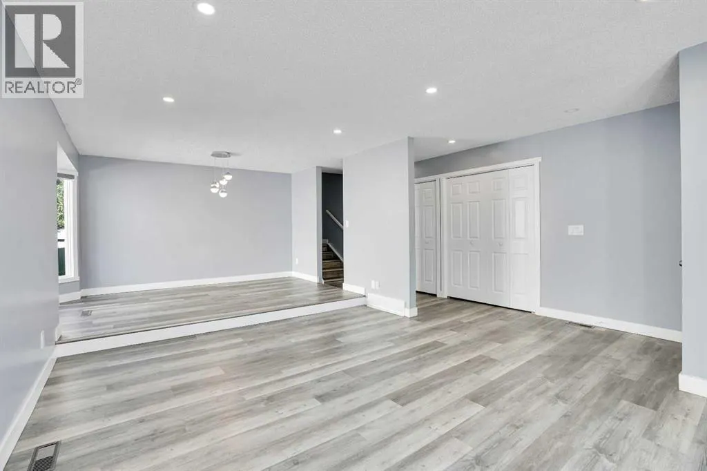 35 Castlefall Grove NE