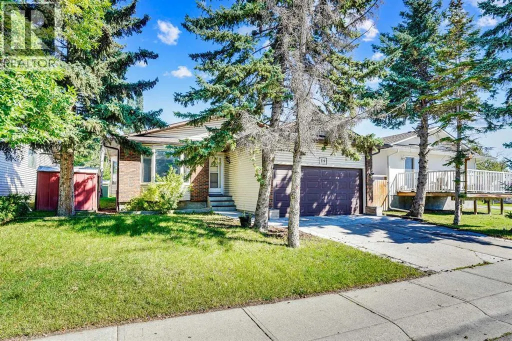 35 Castlefall Grove NE