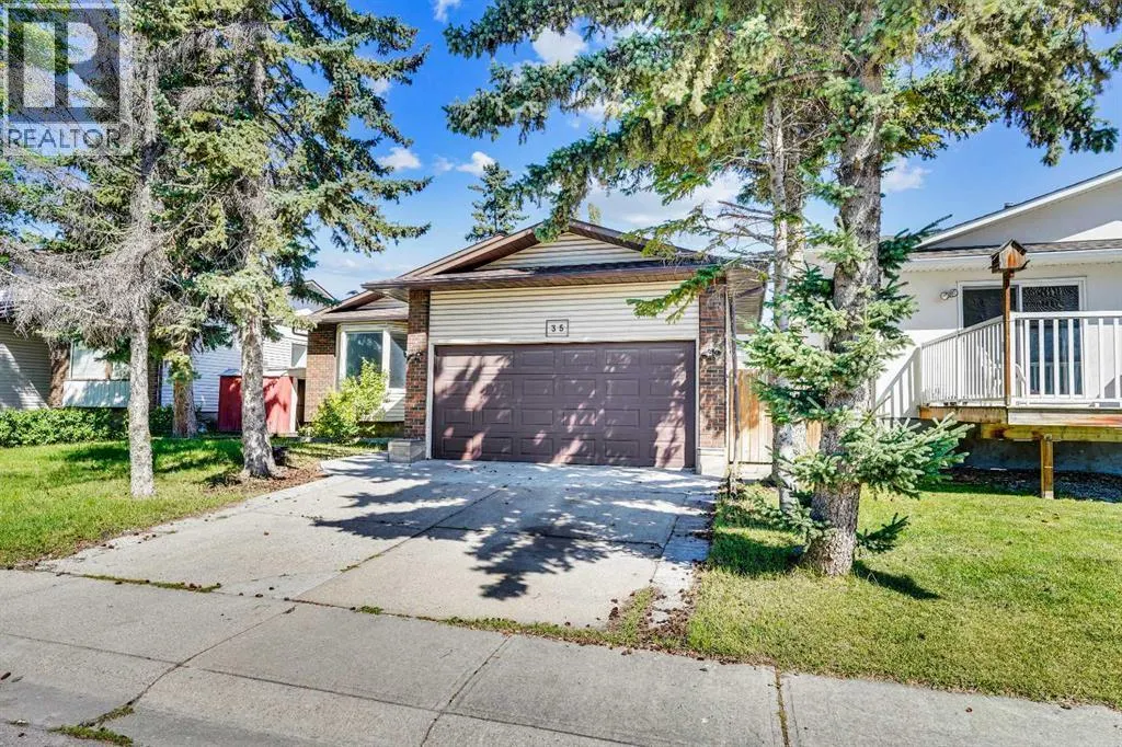 35 Castlefall Grove NE