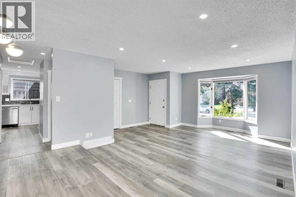 35 Castlefall Grove NE