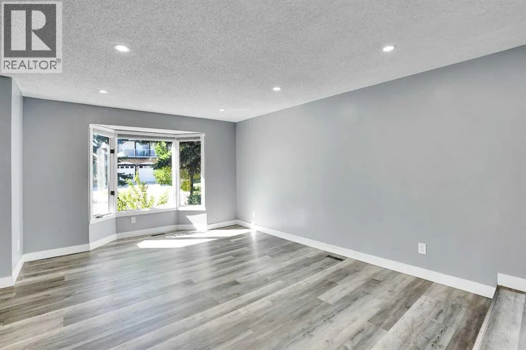 35 Castlefall Grove NE