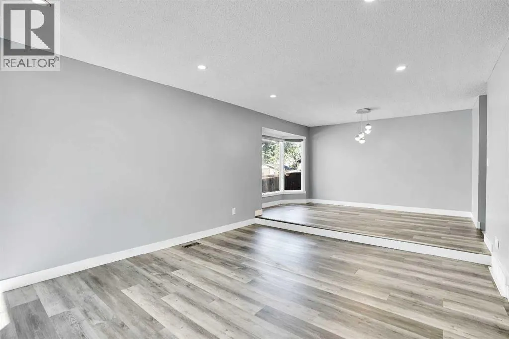 35 Castlefall Grove NE