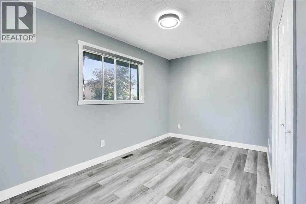 35 Castlefall Grove NE