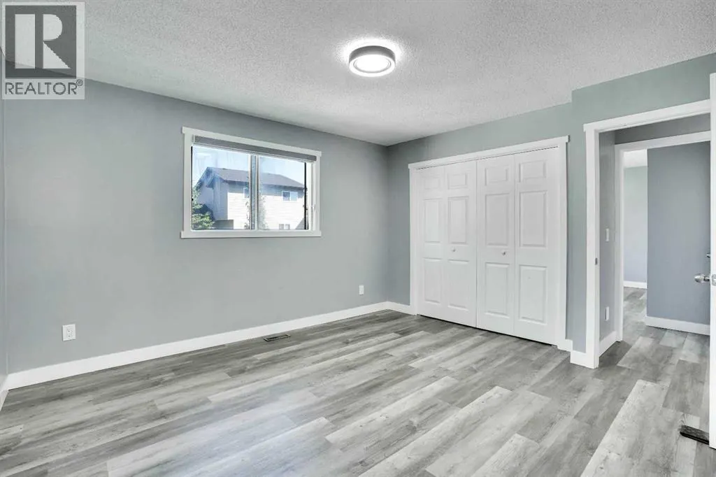 35 Castlefall Grove NE