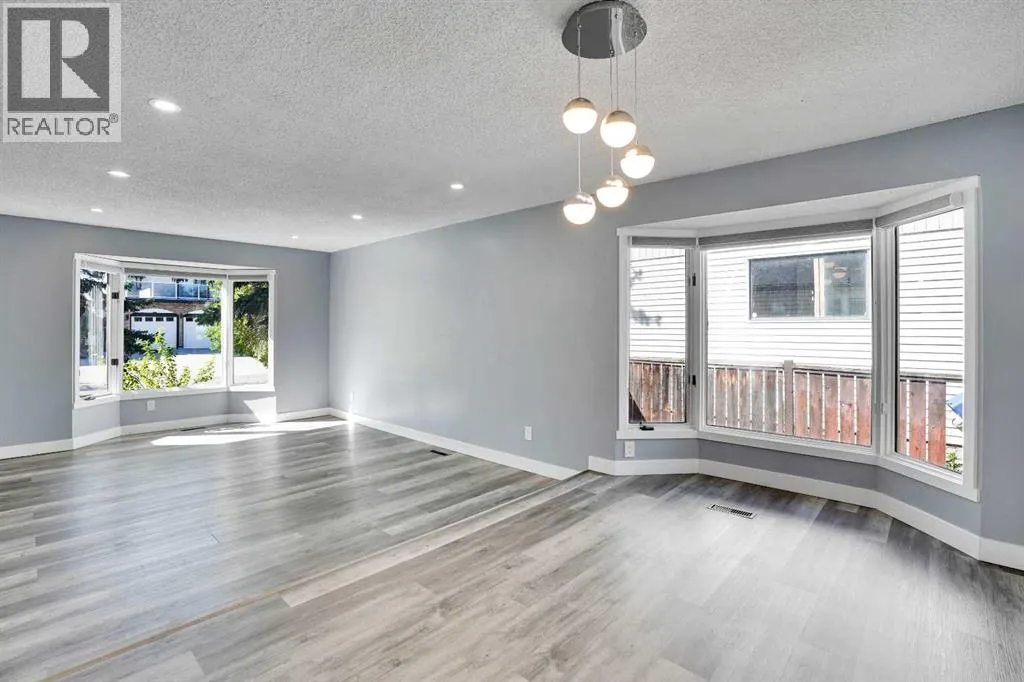 35 Castlefall Grove NE