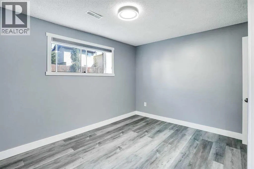 35 Castlefall Grove NE