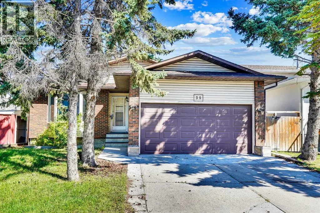 35 Castlefall Grove NE