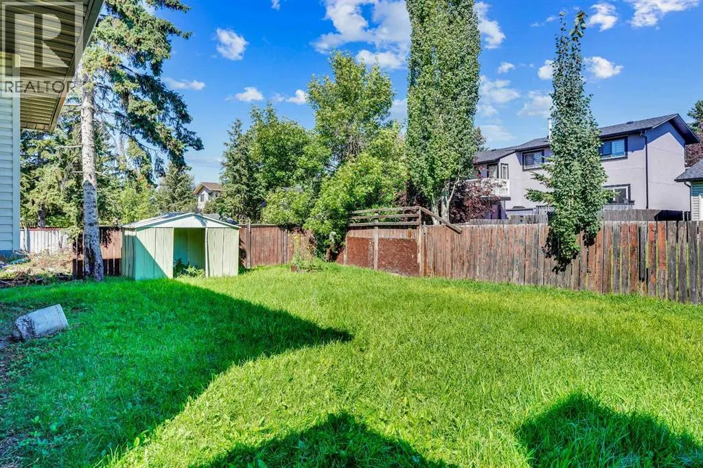35 Castlefall Grove NE