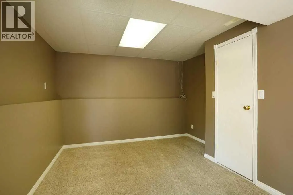 75 Upland Road W