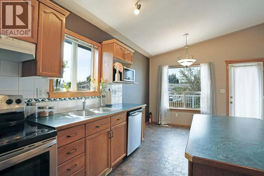 75 Upland Road W
