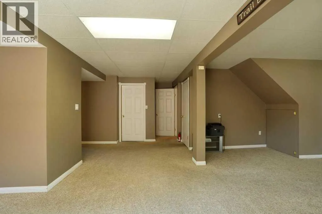 75 Upland Road W