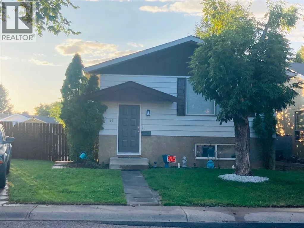 16 Rossland Bay SE