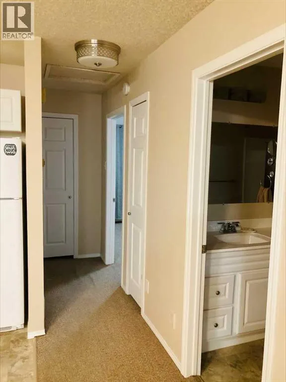 16 Rossland Bay SE