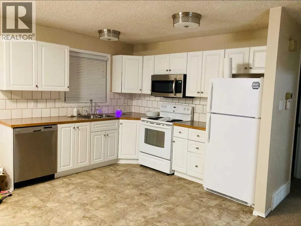 16 Rossland Bay SE