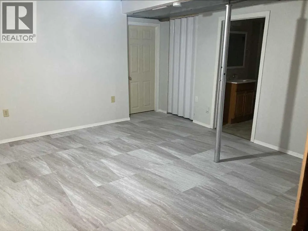 16 Rossland Bay SE