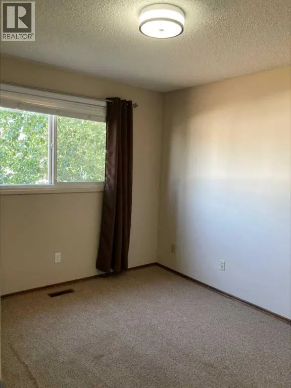 16 Rossland Bay SE